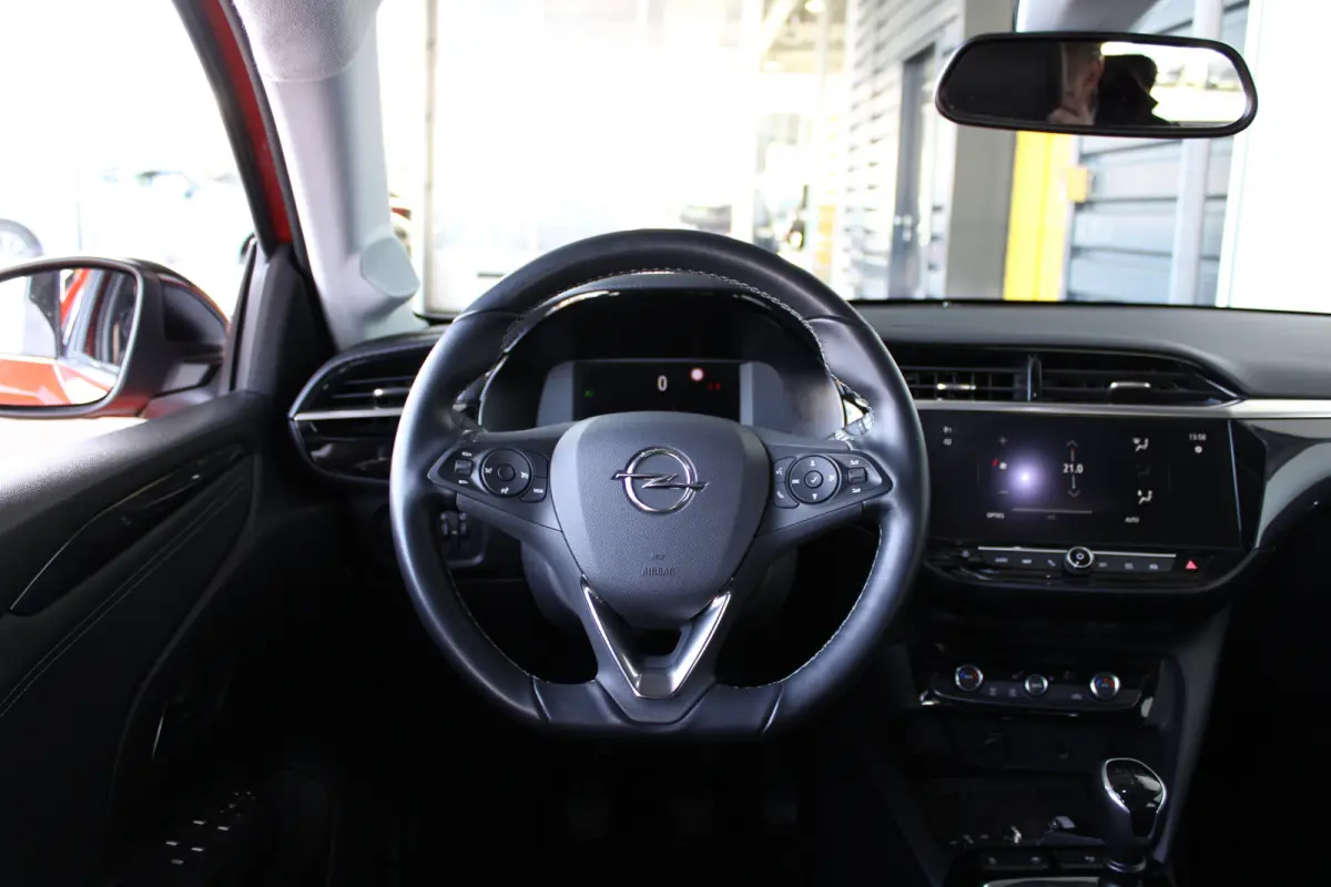 1.2 Elegance | Keyless start | Groot scherm | Parkeercamera | Keyless entry |