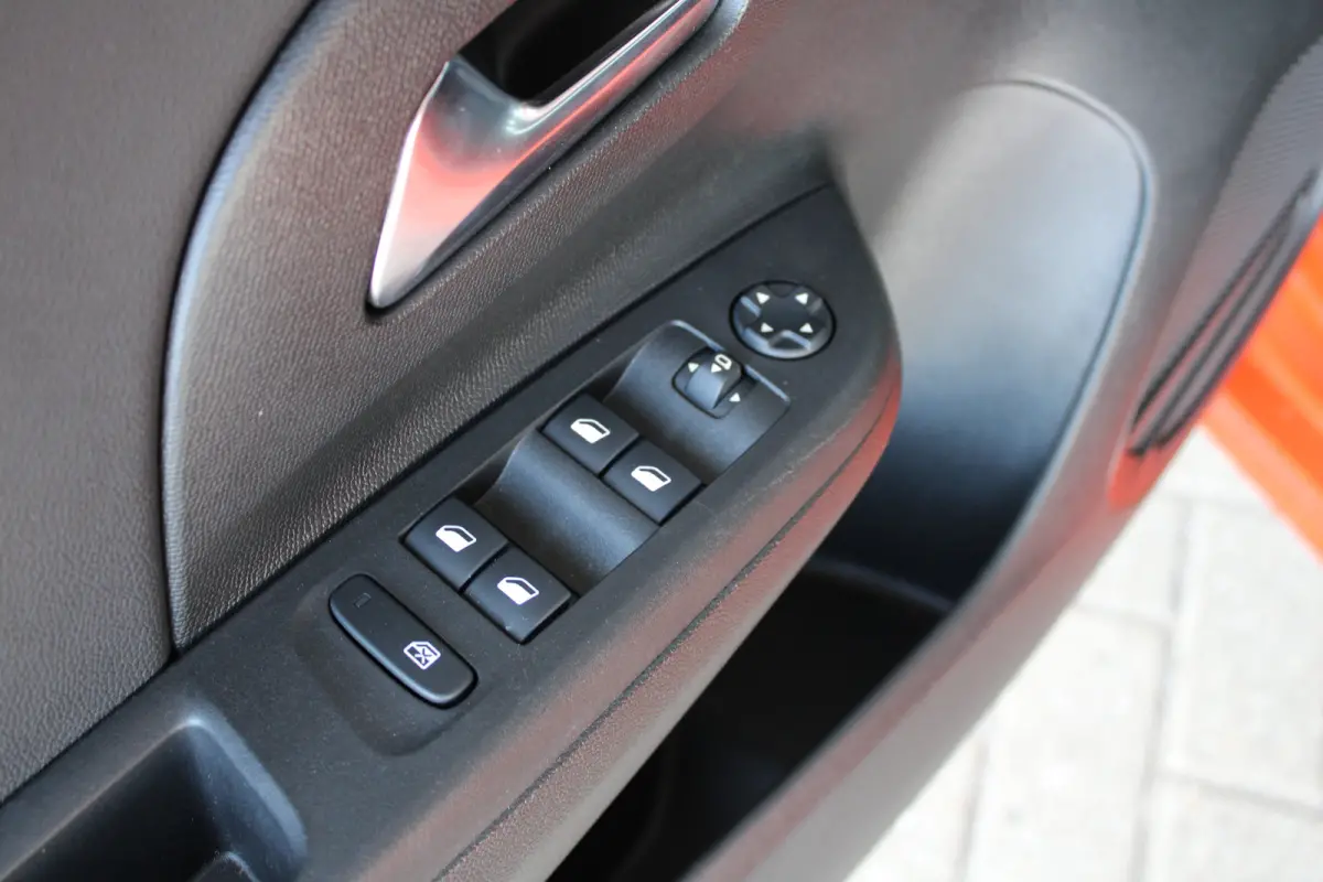1.2 Elegance | Keyless start | Groot scherm | Parkeercamera | Keyless entry |