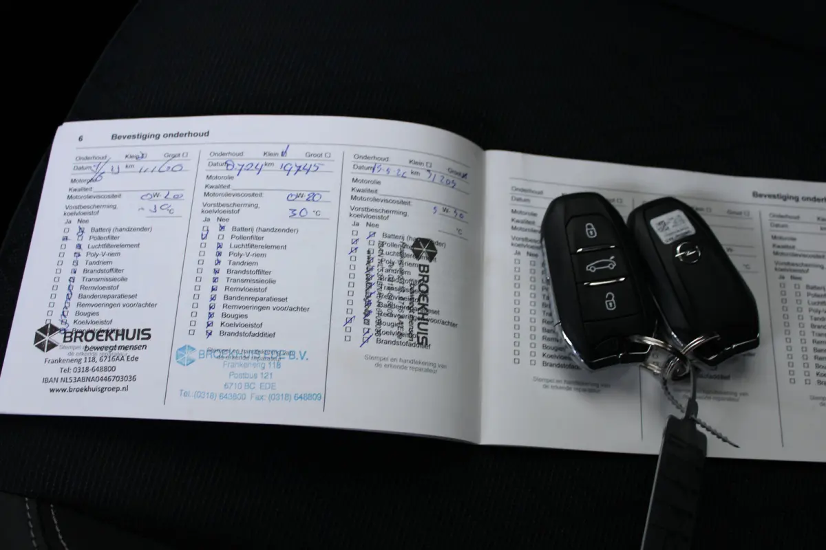1.2 Elegance | Keyless start | Groot scherm | Parkeercamera | Keyless entry |