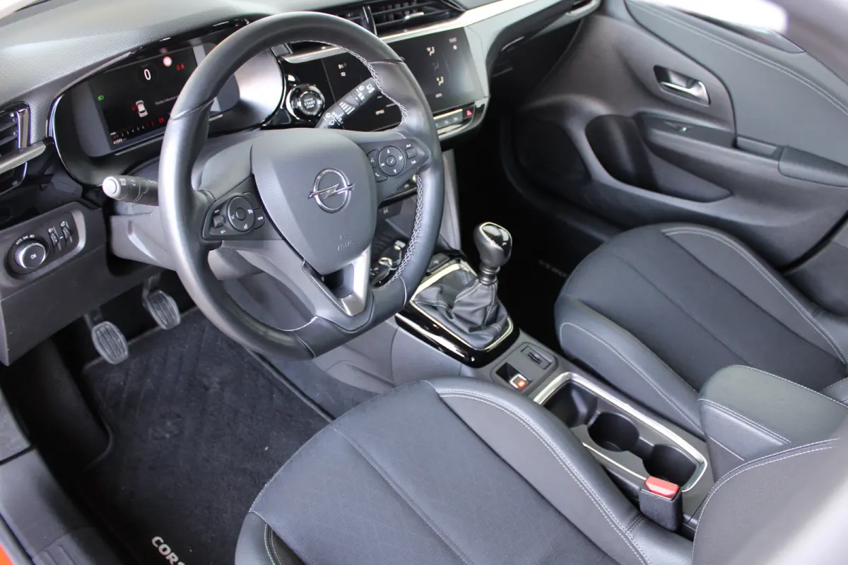 1.2 Elegance | Keyless start | Groot scherm | Parkeercamera | Keyless entry |