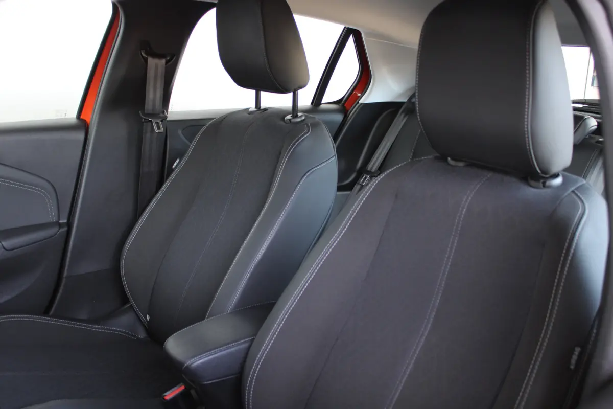 1.2 Elegance | Keyless start | Groot scherm | Parkeercamera | Keyless entry |