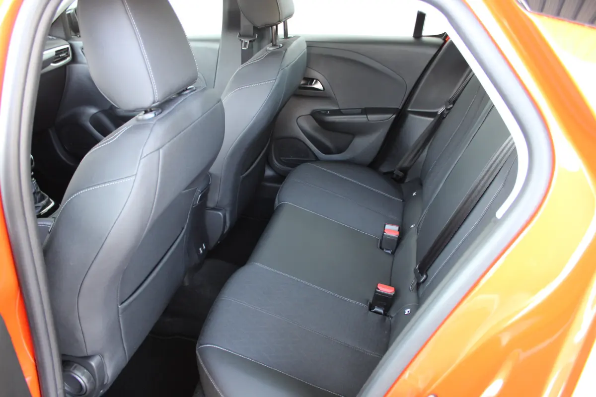 1.2 Elegance | Keyless start | Groot scherm | Parkeercamera | Keyless entry |