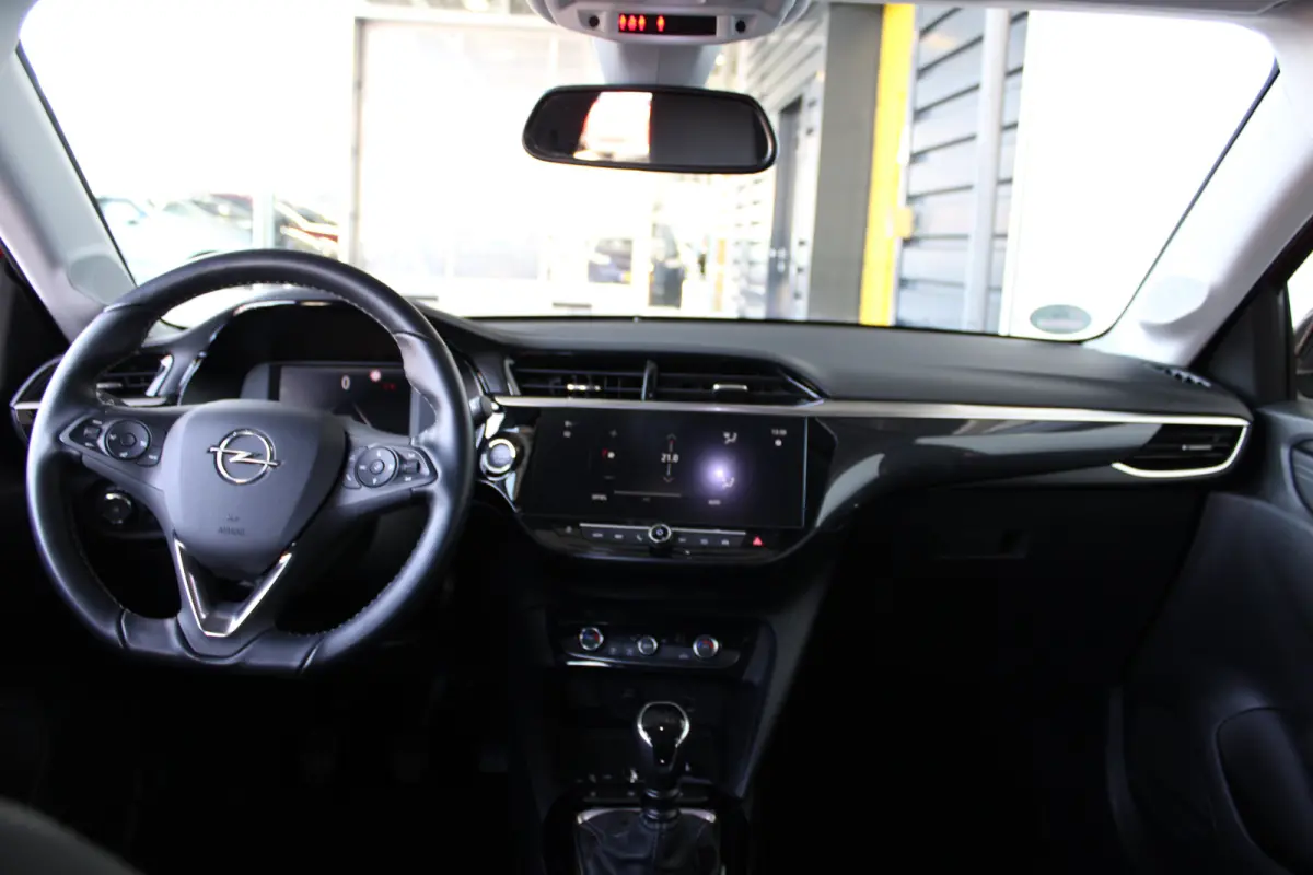 1.2 Elegance | Keyless start | Groot scherm | Parkeercamera | Keyless entry |