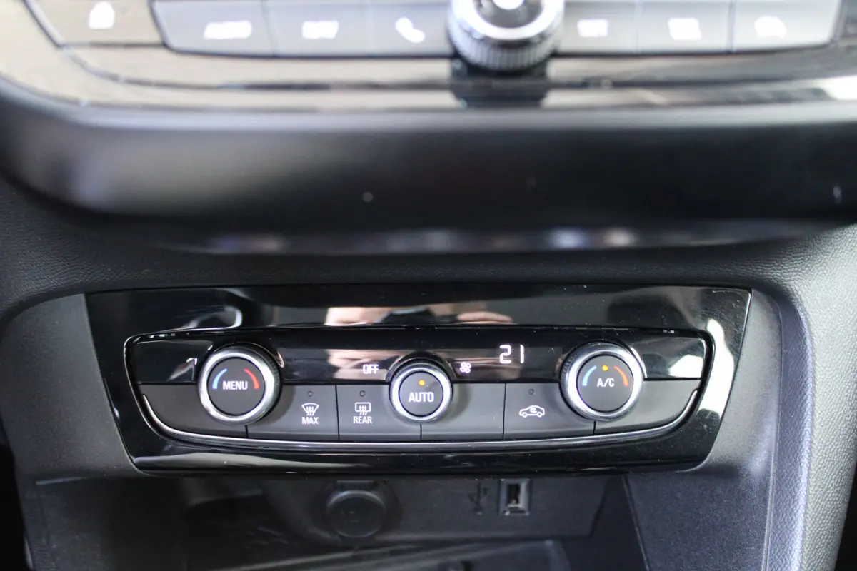 1.2 Elegance | Keyless start | Groot scherm | Parkeercamera | Keyless entry |