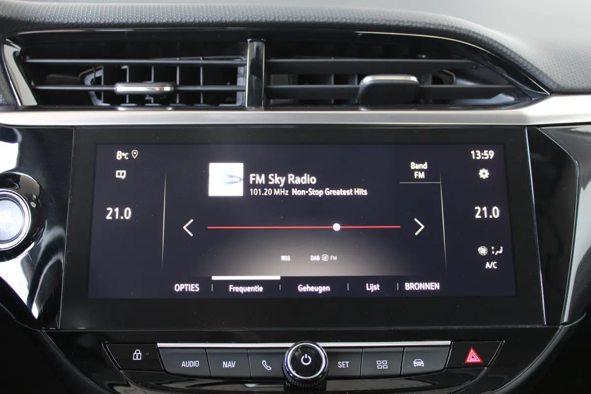 1.2 Elegance | Keyless start | Groot scherm | Parkeercamera | Keyless entry |