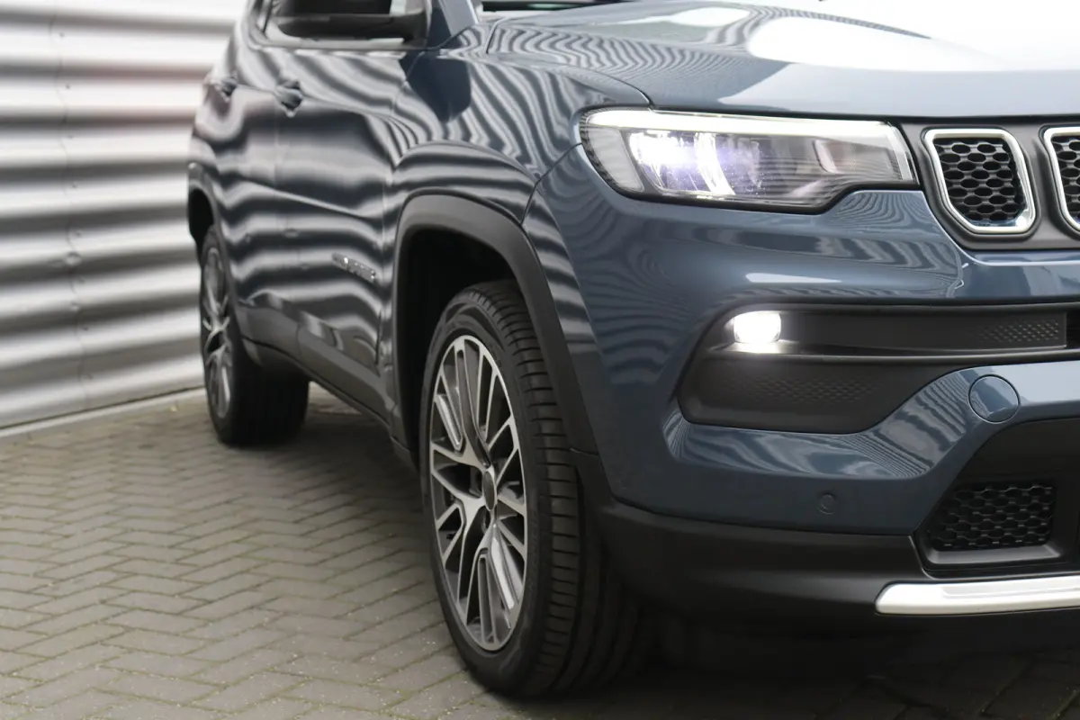 1.5T e-HYBRID 130PK LIMITED AUTOMAAT / NAVI / LEDER / CLIMA / FULL-LED / CAMERA / 19" LMV / KEYLESS / ADAPT. CRUISE / NIEUWSTAAT !!