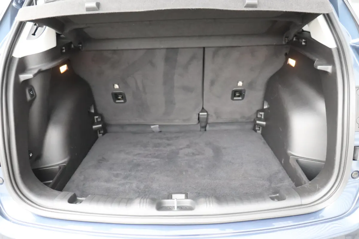 1.5T e-HYBRID 130PK LIMITED AUTOMAAT / NAVI / LEDER / CLIMA / FULL-LED / CAMERA / 19" LMV / KEYLESS / ADAPT. CRUISE / NIEUWSTAAT !!