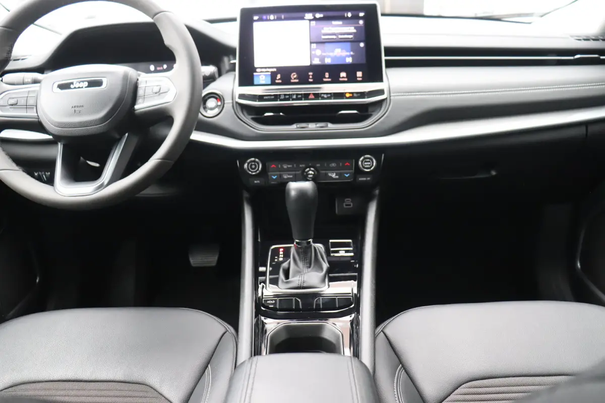 1.5T e-HYBRID 130PK LIMITED AUTOMAAT / NAVI / LEDER / CLIMA / FULL-LED / CAMERA / 19" LMV / KEYLESS / ADAPT. CRUISE / NIEUWSTAAT !!