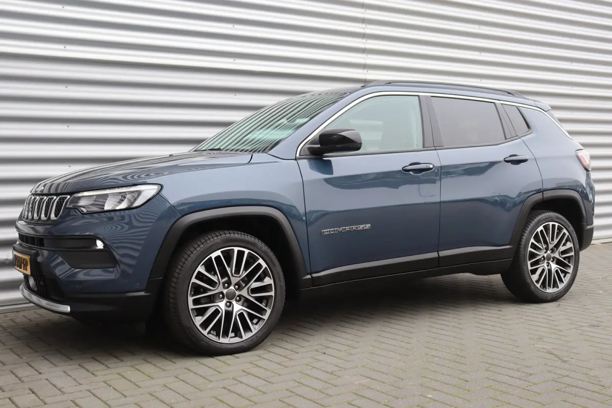 1.5T e-HYBRID 130PK LIMITED AUTOMAAT / NAVI / LEDER / CLIMA / FULL-LED / CAMERA / 19" LMV / KEYLESS / ADAPT. CRUISE / NIEUWSTAAT !!