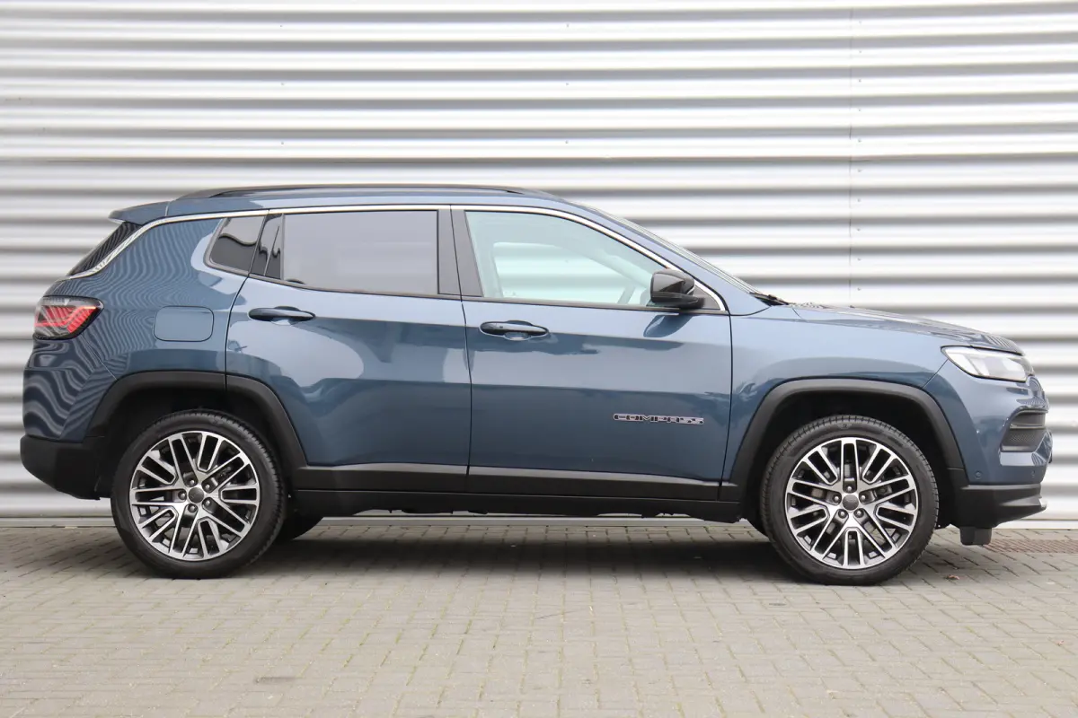 1.5T e-HYBRID 130PK LIMITED AUTOMAAT / NAVI / LEDER / CLIMA / FULL-LED / CAMERA / 19" LMV / KEYLESS / ADAPT. CRUISE / NIEUWSTAAT !!