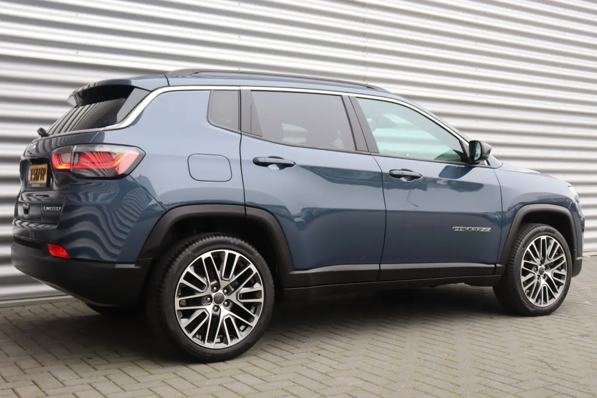 1.5T e-HYBRID 130PK LIMITED AUTOMAAT / NAVI / LEDER / CLIMA / FULL-LED / CAMERA / 19" LMV / KEYLESS / ADAPT. CRUISE / NIEUWSTAAT !!