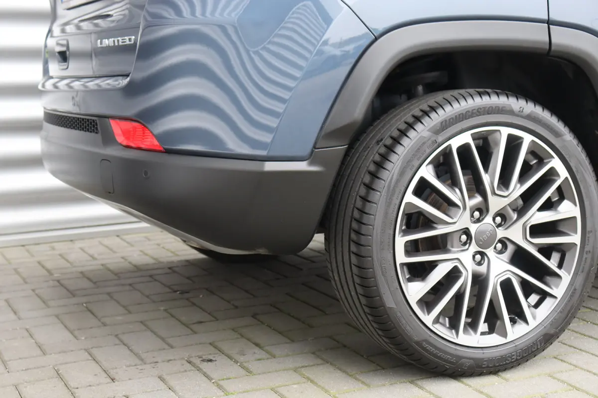 1.5T e-HYBRID 130PK LIMITED AUTOMAAT / NAVI / LEDER / CLIMA / FULL-LED / CAMERA / 19" LMV / KEYLESS / ADAPT. CRUISE / NIEUWSTAAT !!