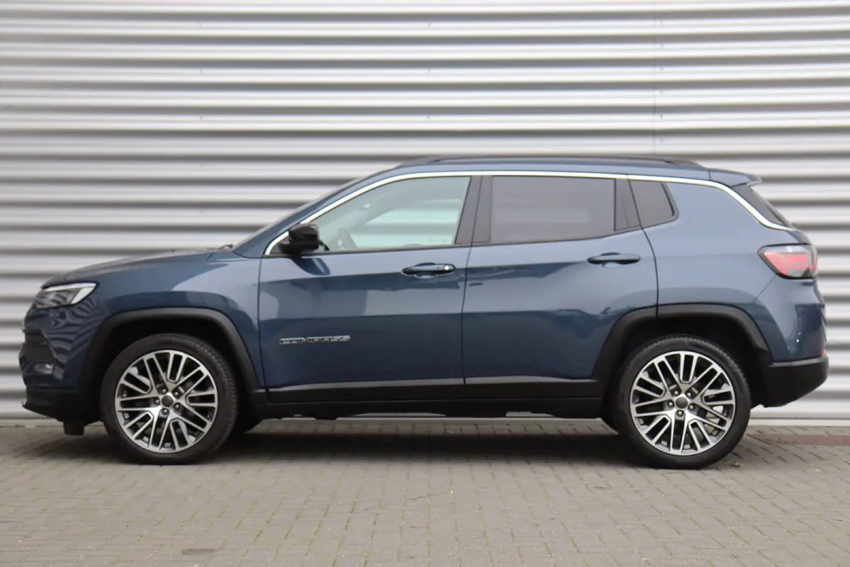 1.5T e-HYBRID 130PK LIMITED AUTOMAAT / NAVI / LEDER / CLIMA / FULL-LED / CAMERA / 19" LMV / KEYLESS / ADAPT. CRUISE / NIEUWSTAAT !!