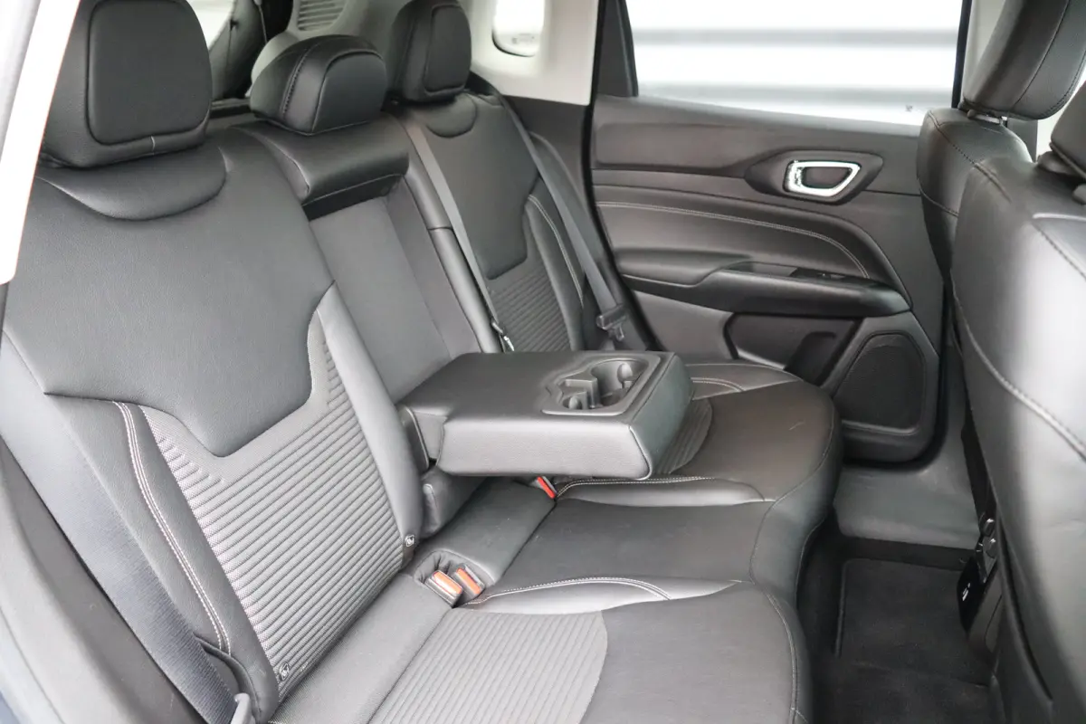 1.5T e-HYBRID 130PK LIMITED AUTOMAAT / NAVI / LEDER / CLIMA / FULL-LED / CAMERA / 19" LMV / KEYLESS / ADAPT. CRUISE / NIEUWSTAAT !!