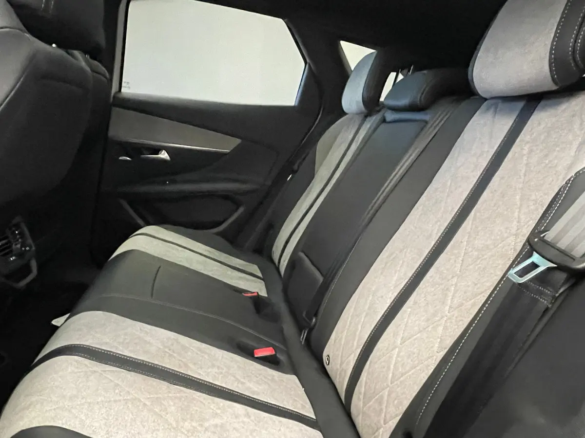 1.6 HYbrid4 300 Première Pack Panorama Dak | Elek. Stoelen met Massage | Focal | Elek. Achterklep | Camera Rondom | Stoelverwarming | Digitaal Dashboard | Achteruitrijcamera | Apple Carplay