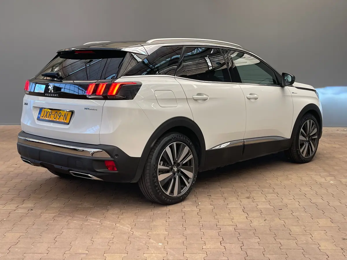 1.6 HYbrid4 300 Première Pack Panorama Dak | Elek. Stoelen met Massage | Focal | Elek. Achterklep | Camera Rondom | Stoelverwarming | Digitaal Dashboard | Achteruitrijcamera | Apple Carplay