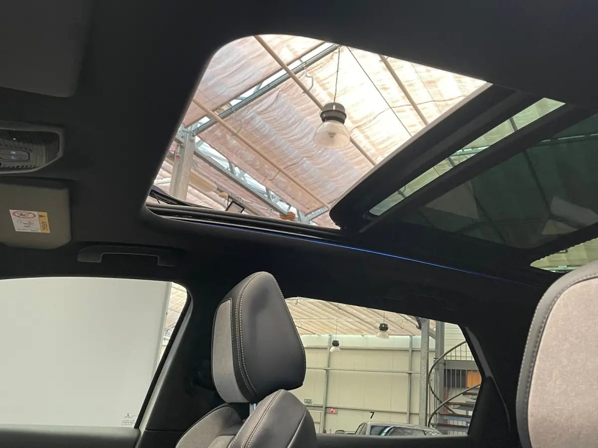 1.6 HYbrid4 300 Première Pack Panorama Dak | Elek. Stoelen met Massage | Focal | Elek. Achterklep | Camera Rondom | Stoelverwarming | Digitaal Dashboard | Achteruitrijcamera | Apple Carplay