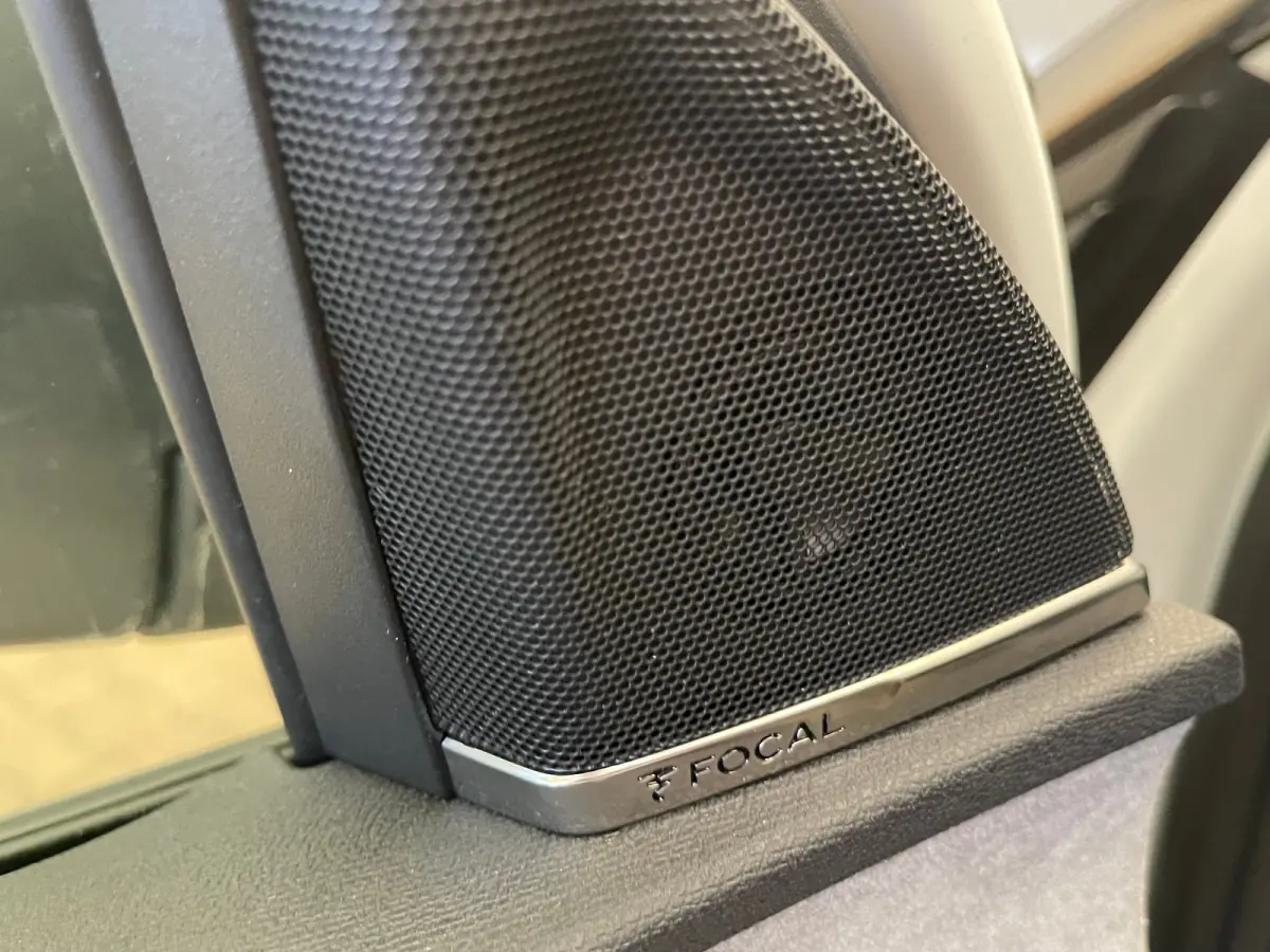 1.6 HYbrid4 300 Première Pack Panorama Dak | Elek. Stoelen met Massage | Focal | Elek. Achterklep | Camera Rondom | Stoelverwarming | Digitaal Dashboard | Achteruitrijcamera | Apple Carplay