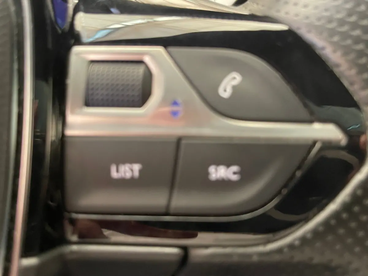 1.6 HYbrid4 300 Première Pack Panorama Dak | Elek. Stoelen met Massage | Focal | Elek. Achterklep | Camera Rondom | Stoelverwarming | Digitaal Dashboard | Achteruitrijcamera | Apple Carplay