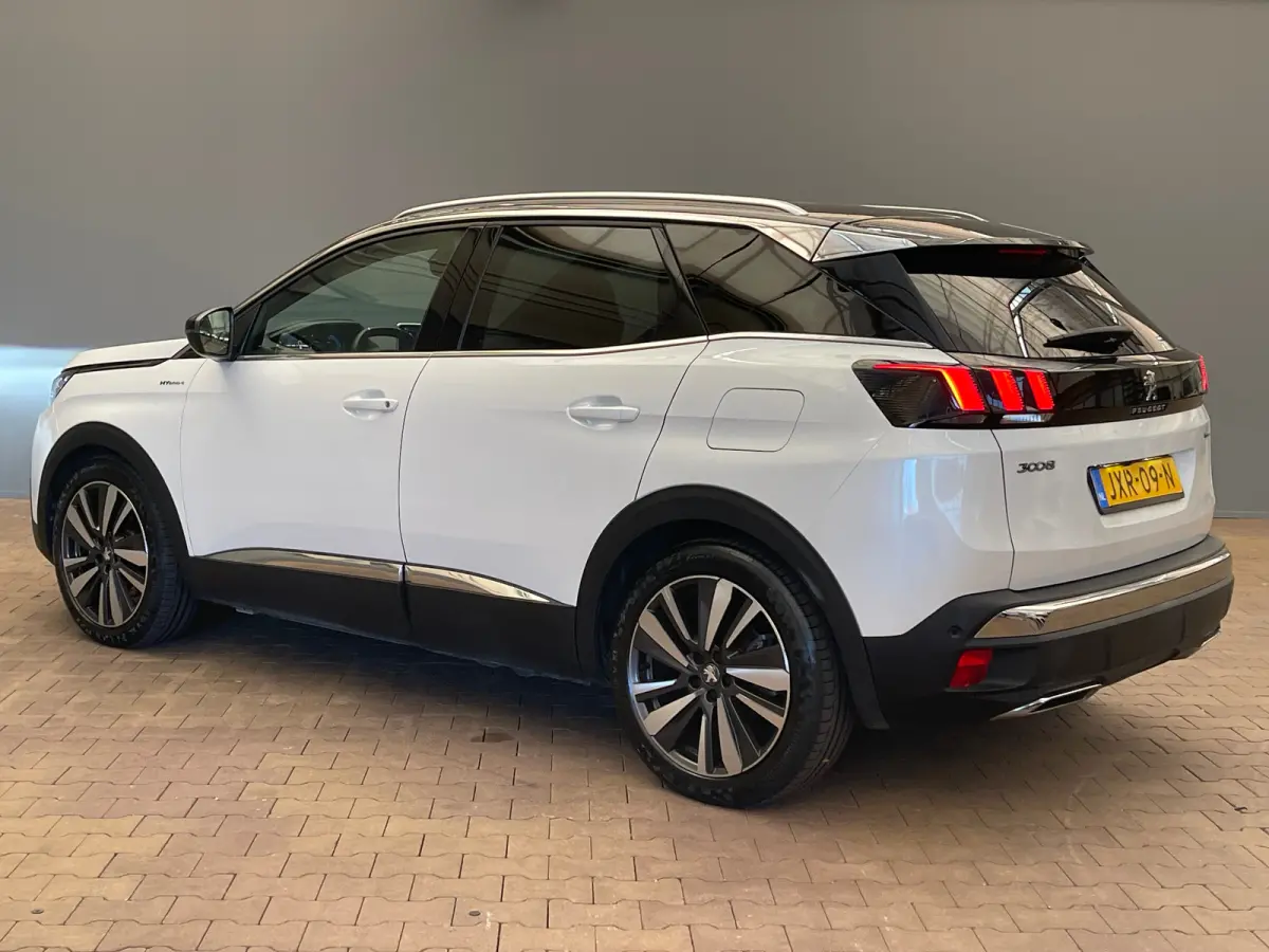 1.6 HYbrid4 300 Première Pack Panorama Dak | Elek. Stoelen met Massage | Focal | Elek. Achterklep | Camera Rondom | Stoelverwarming | Digitaal Dashboard | Achteruitrijcamera | Apple Carplay