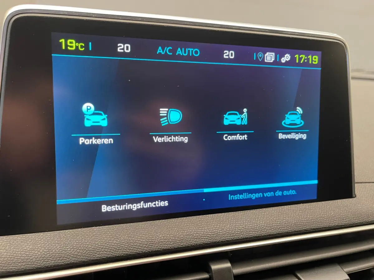 1.6 HYbrid4 300 Première Pack Panorama Dak | Elek. Stoelen met Massage | Focal | Elek. Achterklep | Camera Rondom | Stoelverwarming | Digitaal Dashboard | Achteruitrijcamera | Apple Carplay