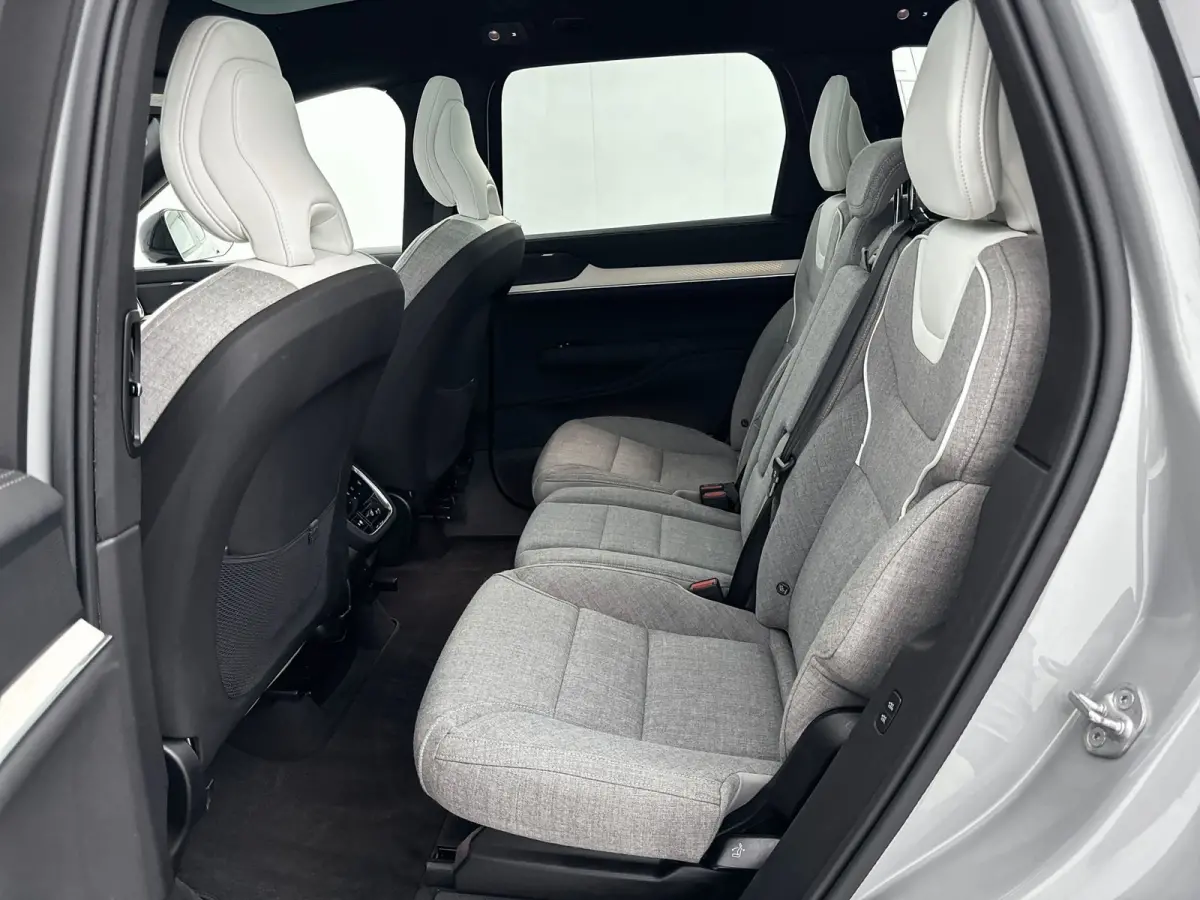 Twin Motor Performance Ultra 111kWh | NEW Core Computer | 22" | Luchtvering | Pilot Assist Pack | Trekhaak | Climate Pack | Getint glas | Massage stoelen | Head-up | Bose Audio | Matrix LED 