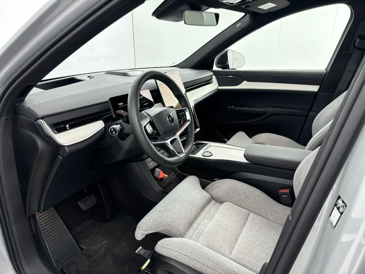 Twin Motor Performance Ultra 111kWh | NEW Core Computer | 22" | Luchtvering | Pilot Assist Pack | Trekhaak | Climate Pack | Getint glas | Massage stoelen | Head-up | Bose Audio | Matrix LED 