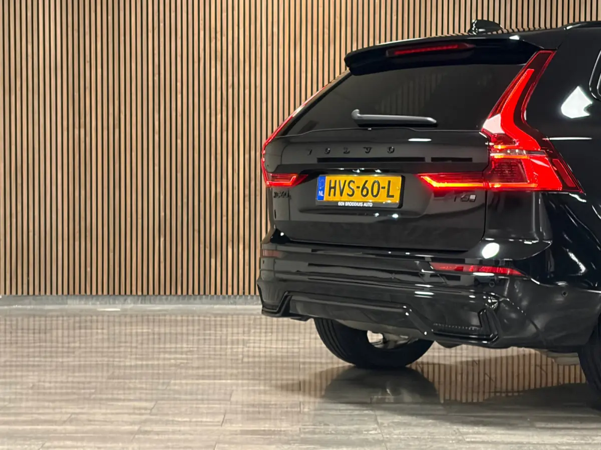 T6 AWD Recharge Ultra Black Edition | MY26 | Luchtvering | Trekhaak | 360 Camera | Head-Up Display | Harman Kardon | Adaptieve Cruise Control | Stoelverwarming voor+achter | Stuurwielverwarm