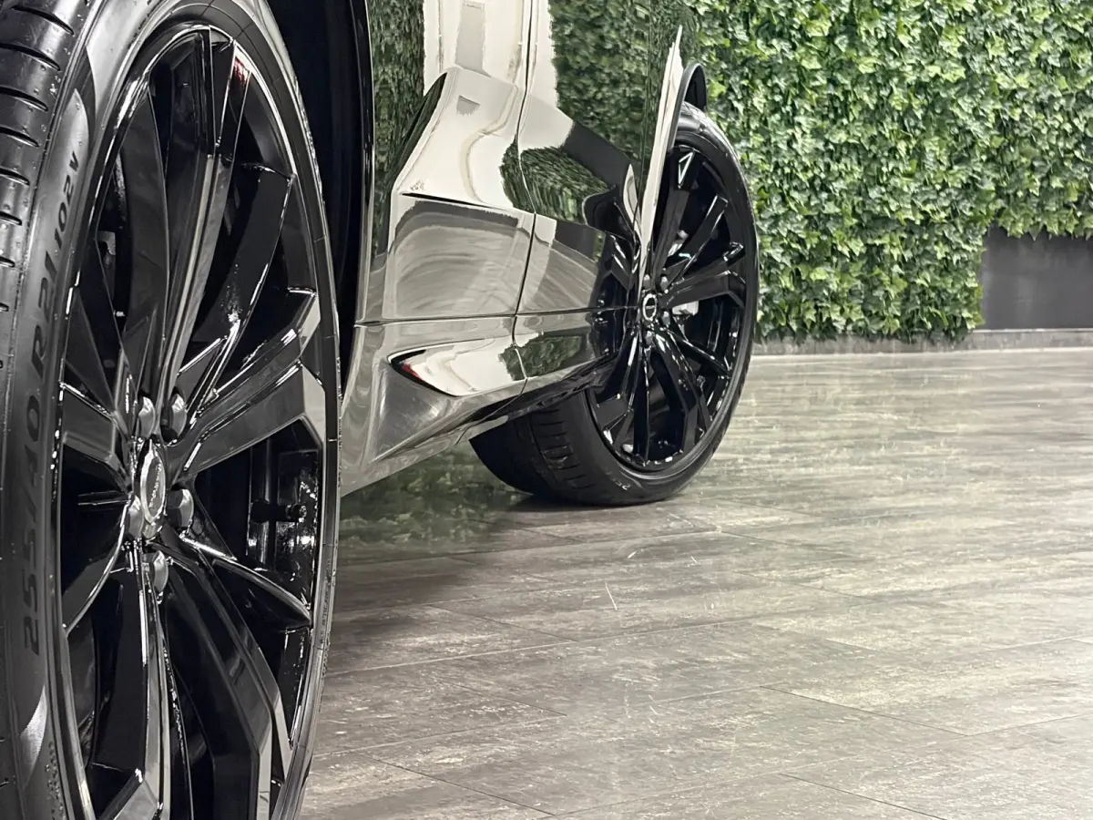 T6 AWD Recharge Ultra Black Edition | MY26 | Luchtvering | Trekhaak | 360 Camera | Head-Up Display | Harman Kardon | Adaptieve Cruise Control | Stoelverwarming voor+achter | Stuurwielverwarm