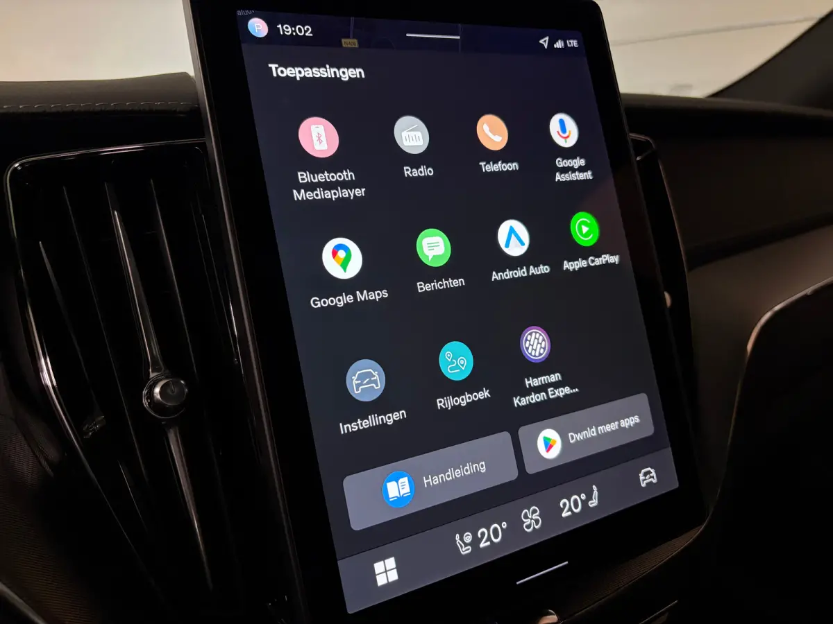 T6 AWD Recharge Ultra Black Edition | MY26 | Luchtvering | Trekhaak | 360 Camera | Head-Up Display | Harman Kardon | Adaptieve Cruise Control | Stoelverwarming voor+achter | Stuurwielverwarm