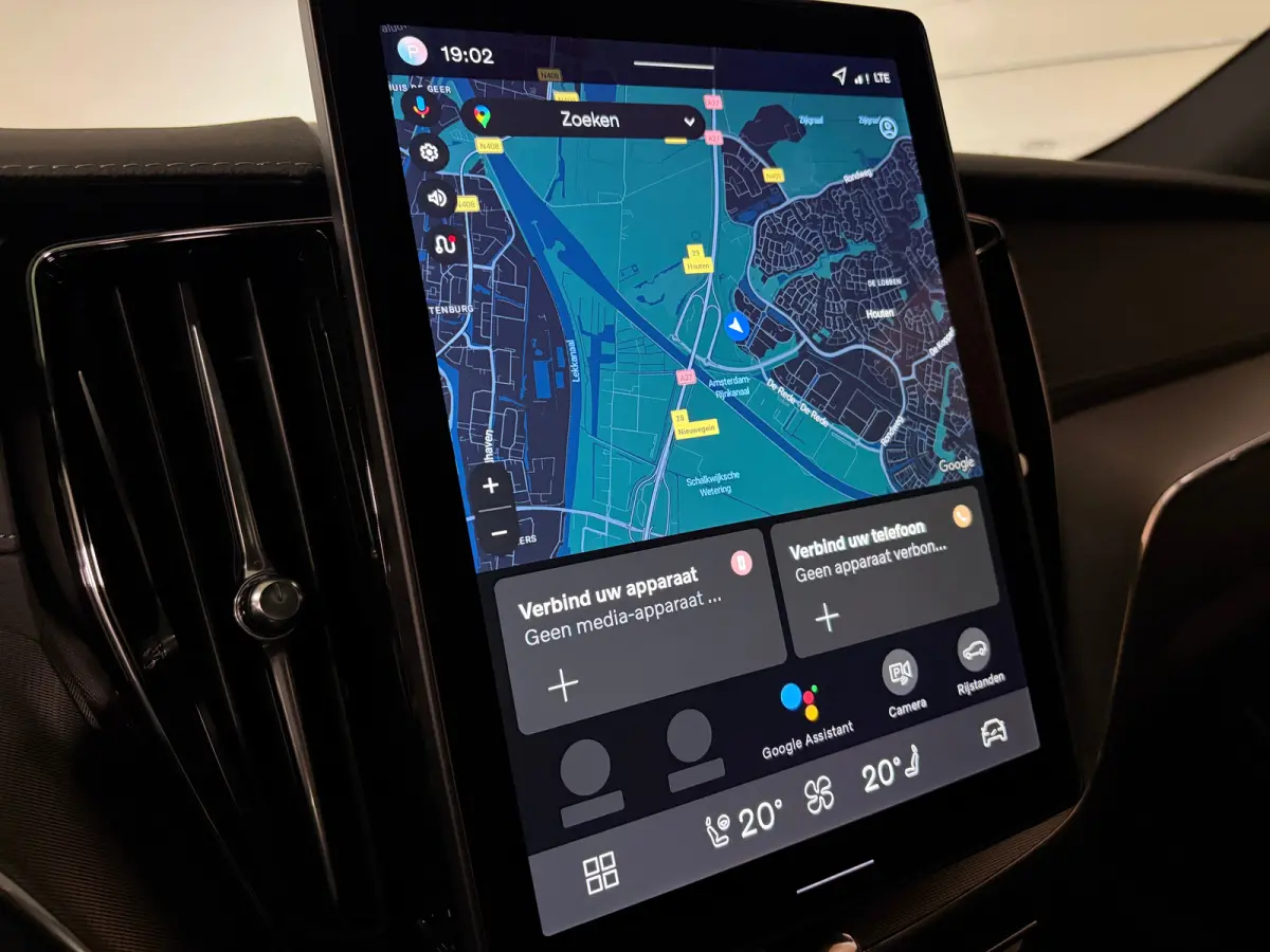 T6 AWD Recharge Ultra Black Edition | MY26 | Luchtvering | Trekhaak | 360 Camera | Head-Up Display | Harman Kardon | Adaptieve Cruise Control | Stoelverwarming voor+achter | Stuurwielverwarm