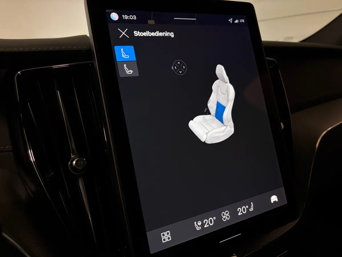 T6 AWD Recharge Ultra Black Edition | MY26 | Luchtvering | Trekhaak | 360 Camera | Head-Up Display | Harman Kardon | Adaptieve Cruise Control | Stoelverwarming voor+achter | Stuurwielverwarm