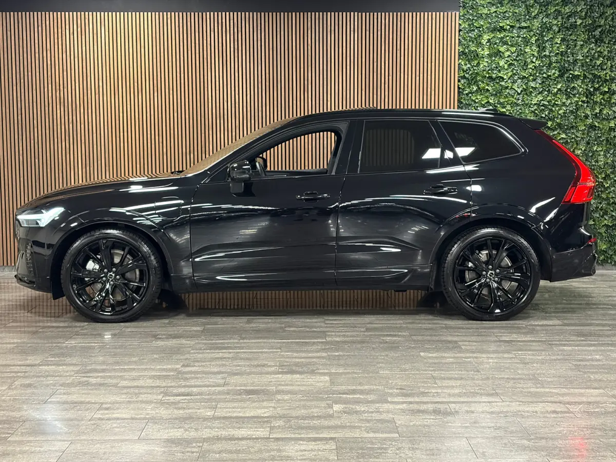 T6 AWD Recharge Ultra Black Edition | MY26 | Luchtvering | Trekhaak | 360 Camera | Head-Up Display | Harman Kardon | Adaptieve Cruise Control | Stoelverwarming voor+achter | Stuurwielverwarm