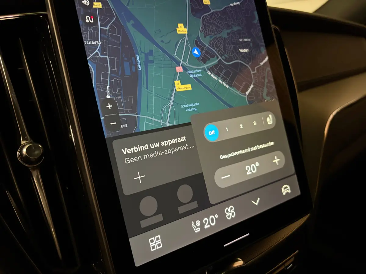 T6 AWD Recharge Ultra Black Edition | MY26 | Luchtvering | Trekhaak | 360 Camera | Head-Up Display | Harman Kardon | Adaptieve Cruise Control | Stoelverwarming voor+achter | Stuurwielverwarm