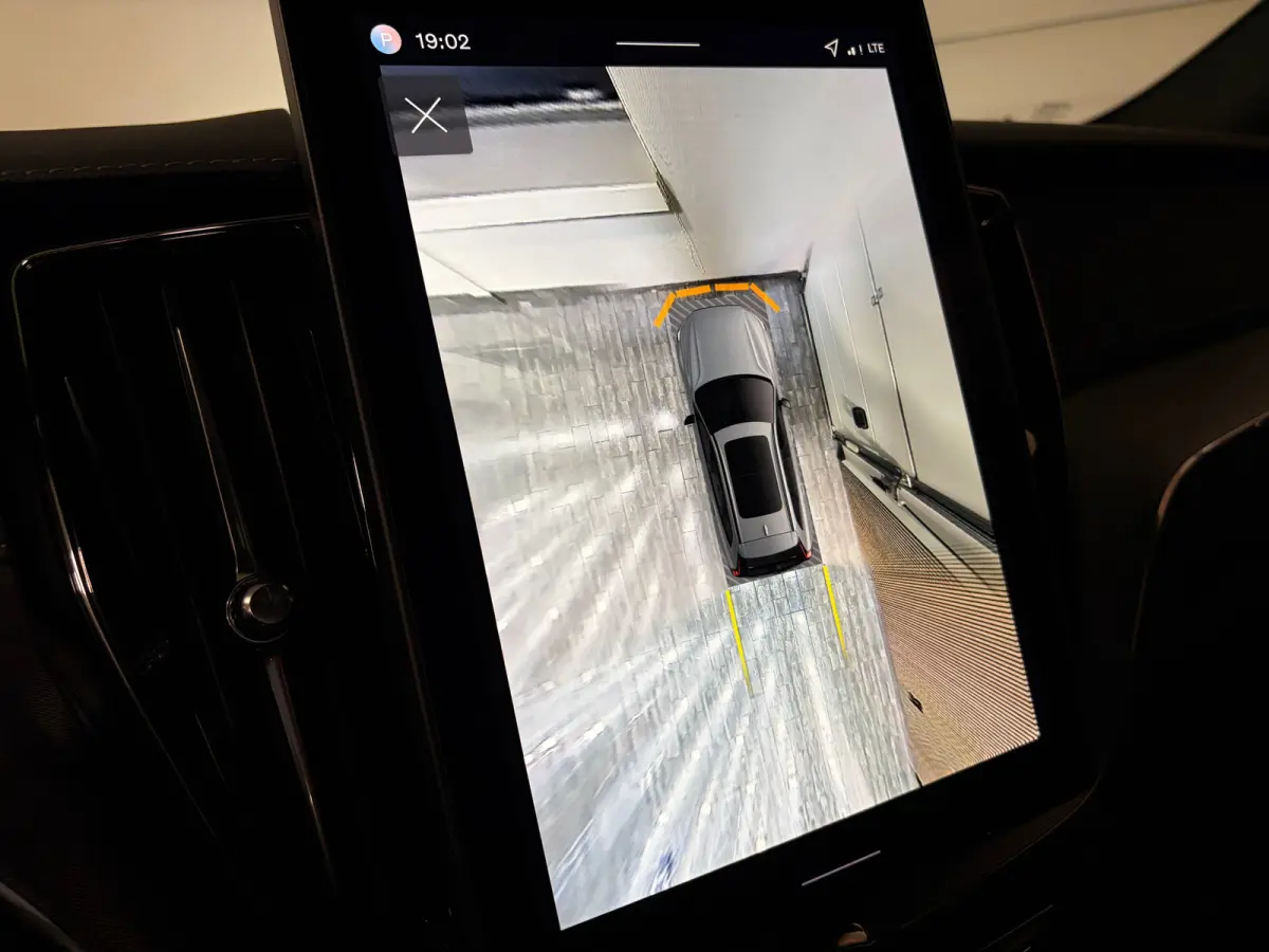 T6 AWD Recharge Ultra Black Edition | MY26 | Luchtvering | Trekhaak | 360 Camera | Head-Up Display | Harman Kardon | Adaptieve Cruise Control | Stoelverwarming voor+achter | Stuurwielverwarm