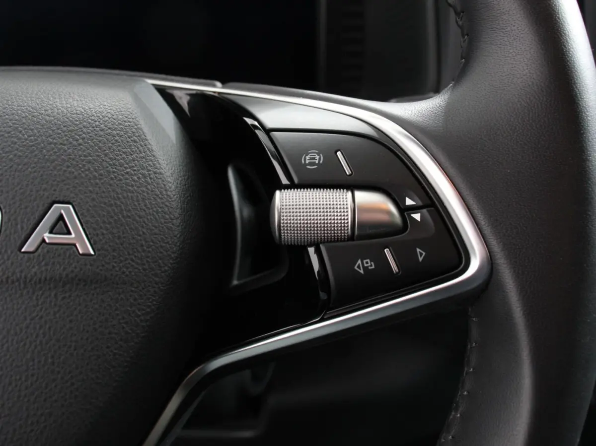 1.5 TSI 150pk DSG ACT Selection DEMO ! Navigatie Apple Carplay/Android Auto Camera Parkeer sensoren Adaptieve Cruise Control Lichtmetalen Velgen Digitale Cockpit