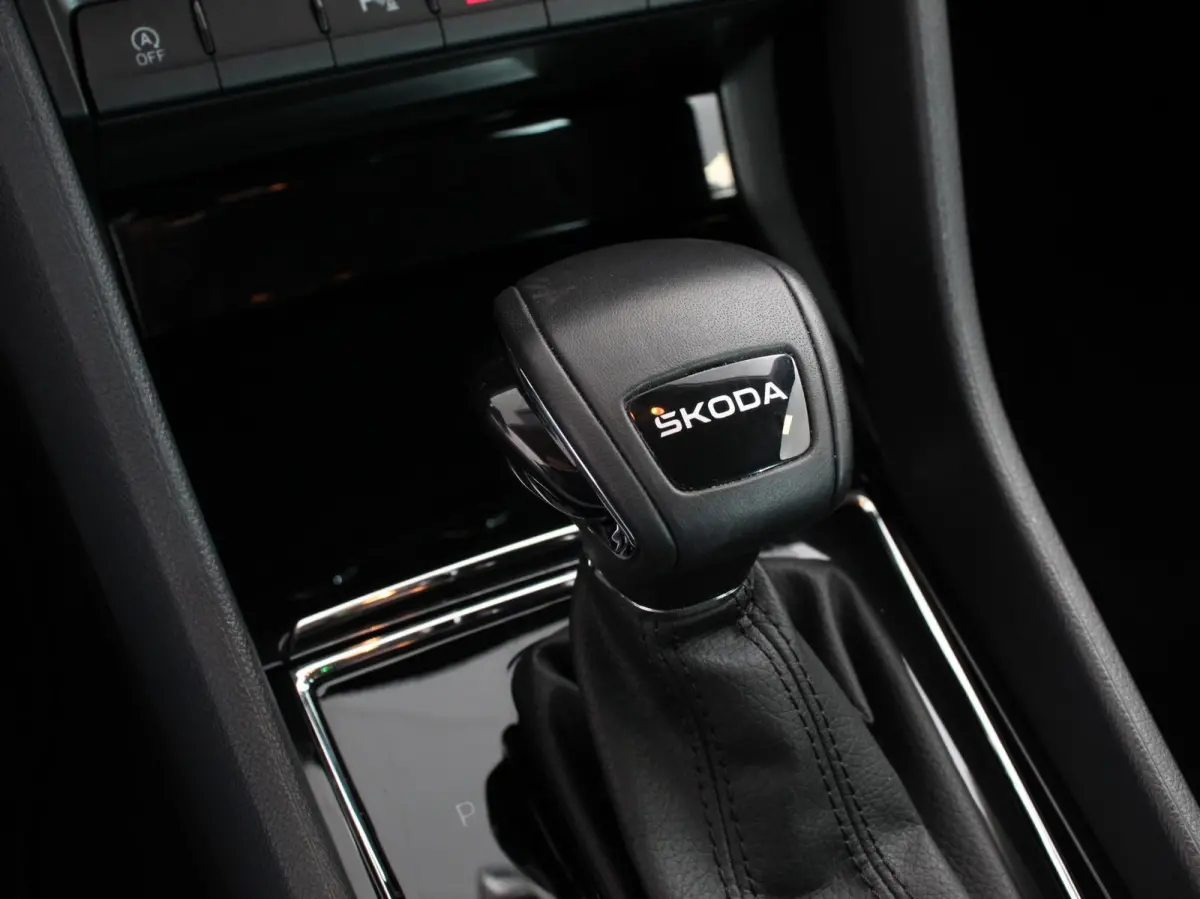 1.5 TSI 150pk DSG ACT Selection DEMO ! Navigatie Apple Carplay/Android Auto Camera Parkeer sensoren Adaptieve Cruise Control Lichtmetalen Velgen Digitale Cockpit