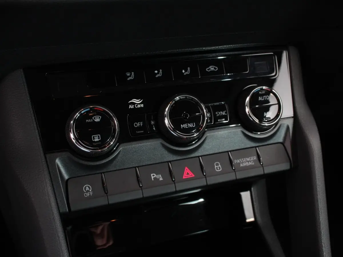 1.5 TSI 150pk DSG ACT Selection DEMO ! Navigatie Apple Carplay/Android Auto Camera Parkeer sensoren Adaptieve Cruise Control Lichtmetalen Velgen Digitale Cockpit