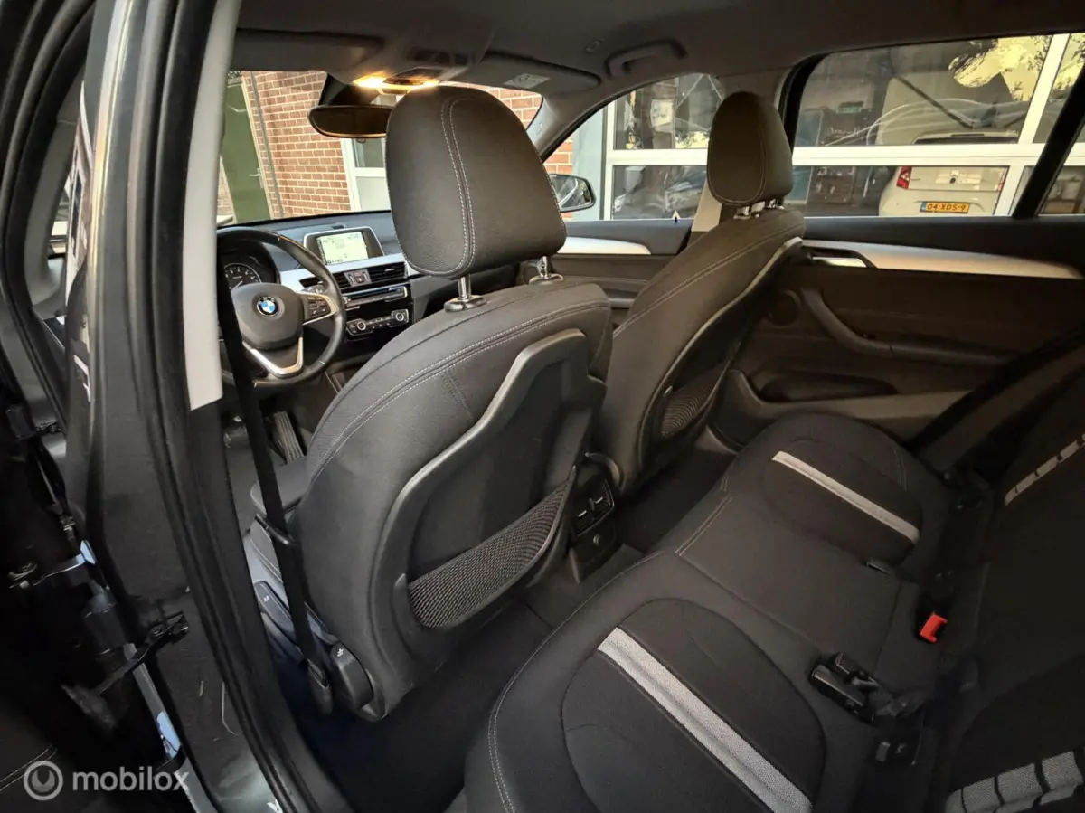 sDrive20i Centennial High Executive|Afneembare Trekhaak|Camera|Stoelverwarming|Sportstoelen.