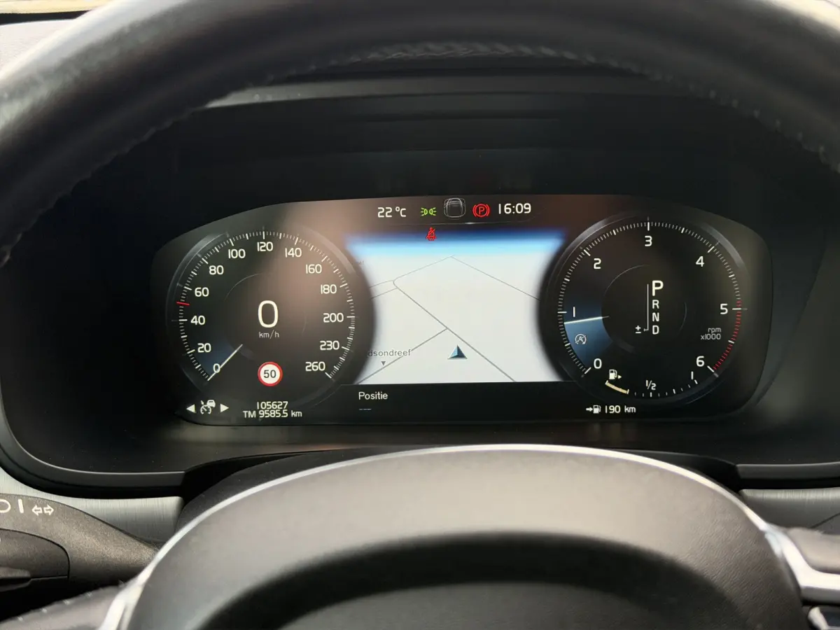 D3 Momentum+ | Leder | Adaptive Cruise | Blis | | Apple Carplay/Android Auto|telefoonintegratie premium | Audio-navigatie full map + hard disk | Buitenspiegel(s) automatisch dimmend