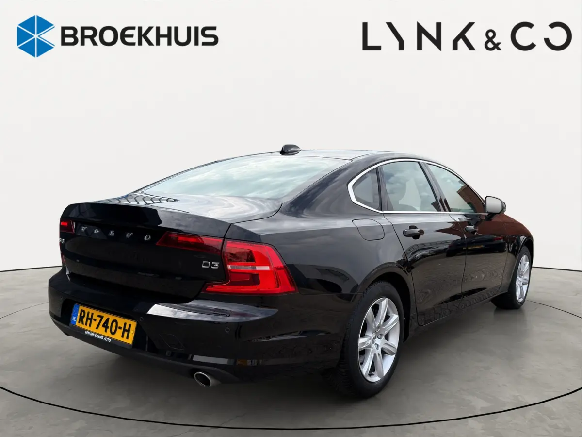 D3 Momentum+ | Leder | Adaptive Cruise | Blis | | Apple Carplay/Android Auto|telefoonintegratie premium | Audio-navigatie full map + hard disk | Buitenspiegel(s) automatisch dimmend