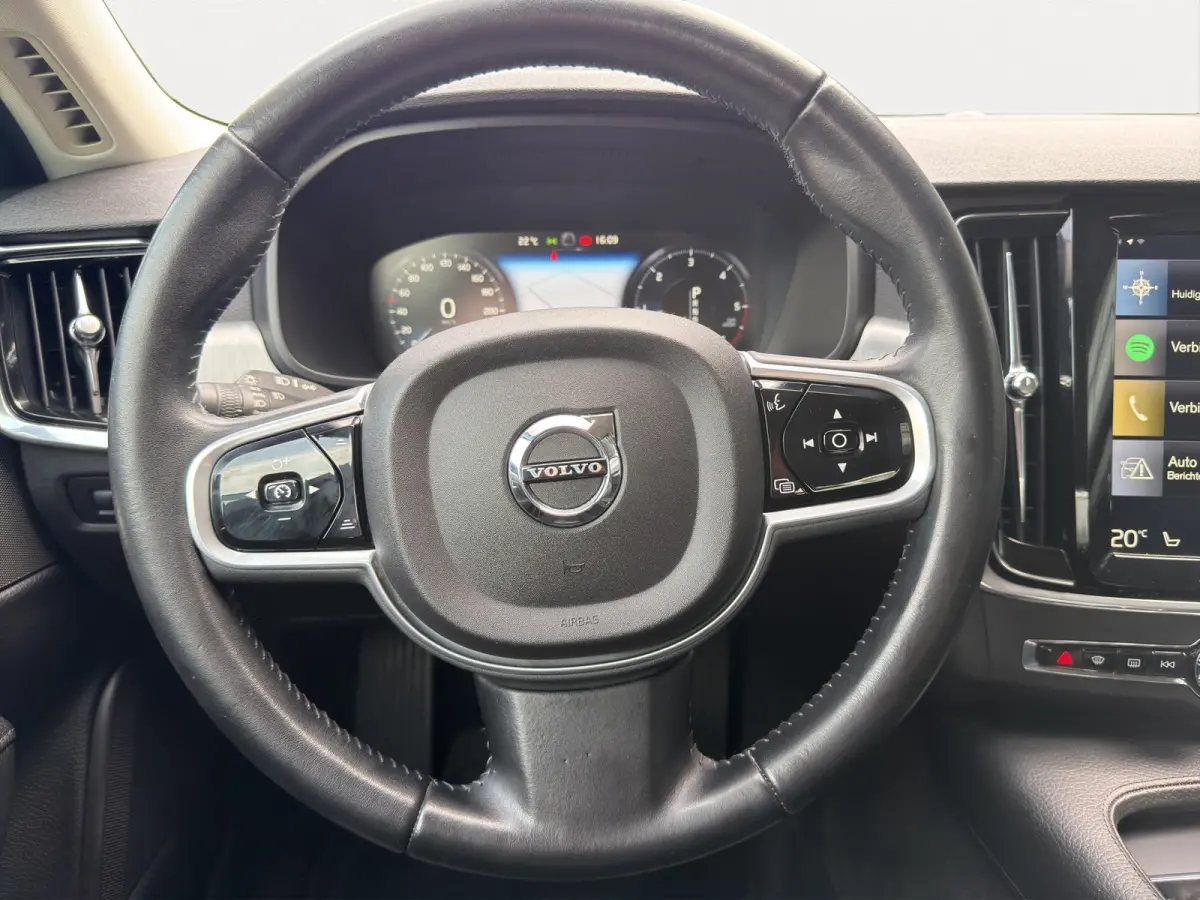 D3 Momentum+ | Leder | Adaptive Cruise | Blis | | Apple Carplay/Android Auto|telefoonintegratie premium | Audio-navigatie full map + hard disk | Buitenspiegel(s) automatisch dimmend