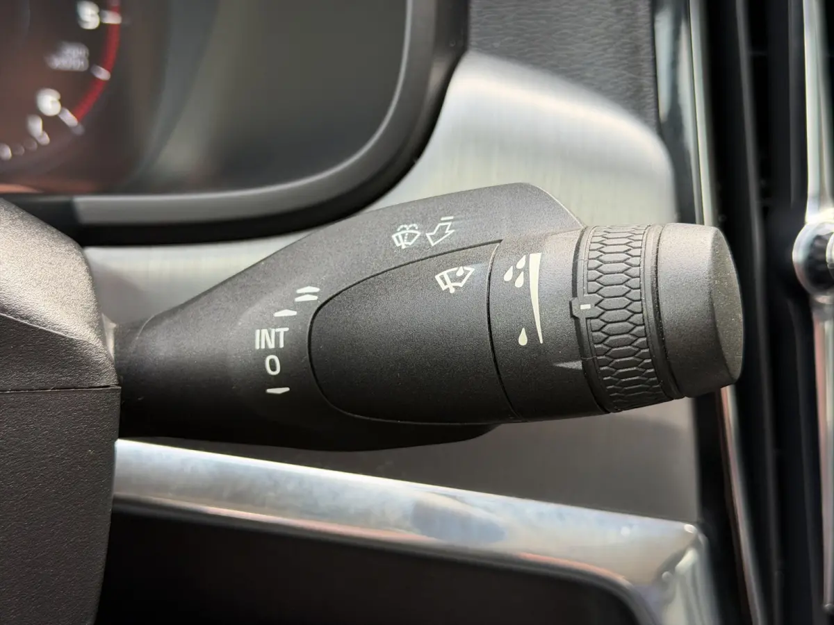 D3 Momentum+ | Leder | Adaptive Cruise | Blis | | Apple Carplay/Android Auto|telefoonintegratie premium | Audio-navigatie full map + hard disk | Buitenspiegel(s) automatisch dimmend