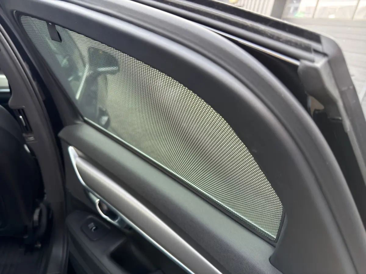 D3 Momentum+ | Leder | Adaptive Cruise | Blis | | Apple Carplay/Android Auto|telefoonintegratie premium | Audio-navigatie full map + hard disk | Buitenspiegel(s) automatisch dimmend