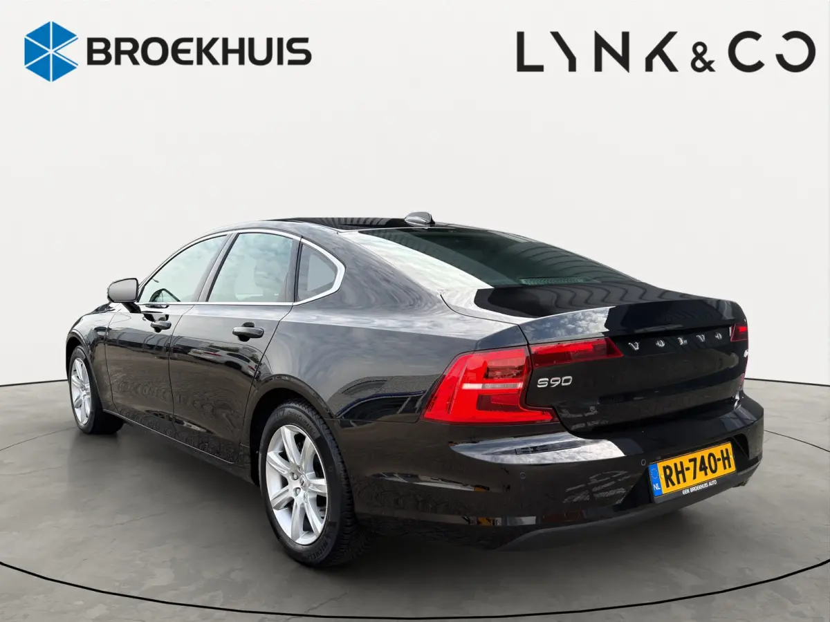 D3 Momentum+ | Leder | Adaptive Cruise | Blis | | Apple Carplay/Android Auto|telefoonintegratie premium | Audio-navigatie full map + hard disk | Buitenspiegel(s) automatisch dimmend