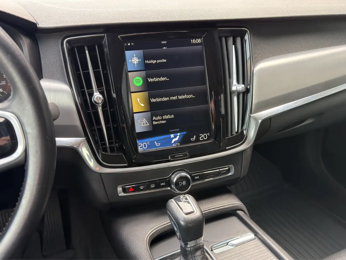 D3 Momentum+ | Leder | Adaptive Cruise | Blis | | Apple Carplay/Android Auto|telefoonintegratie premium | Audio-navigatie full map + hard disk | Buitenspiegel(s) automatisch dimmend