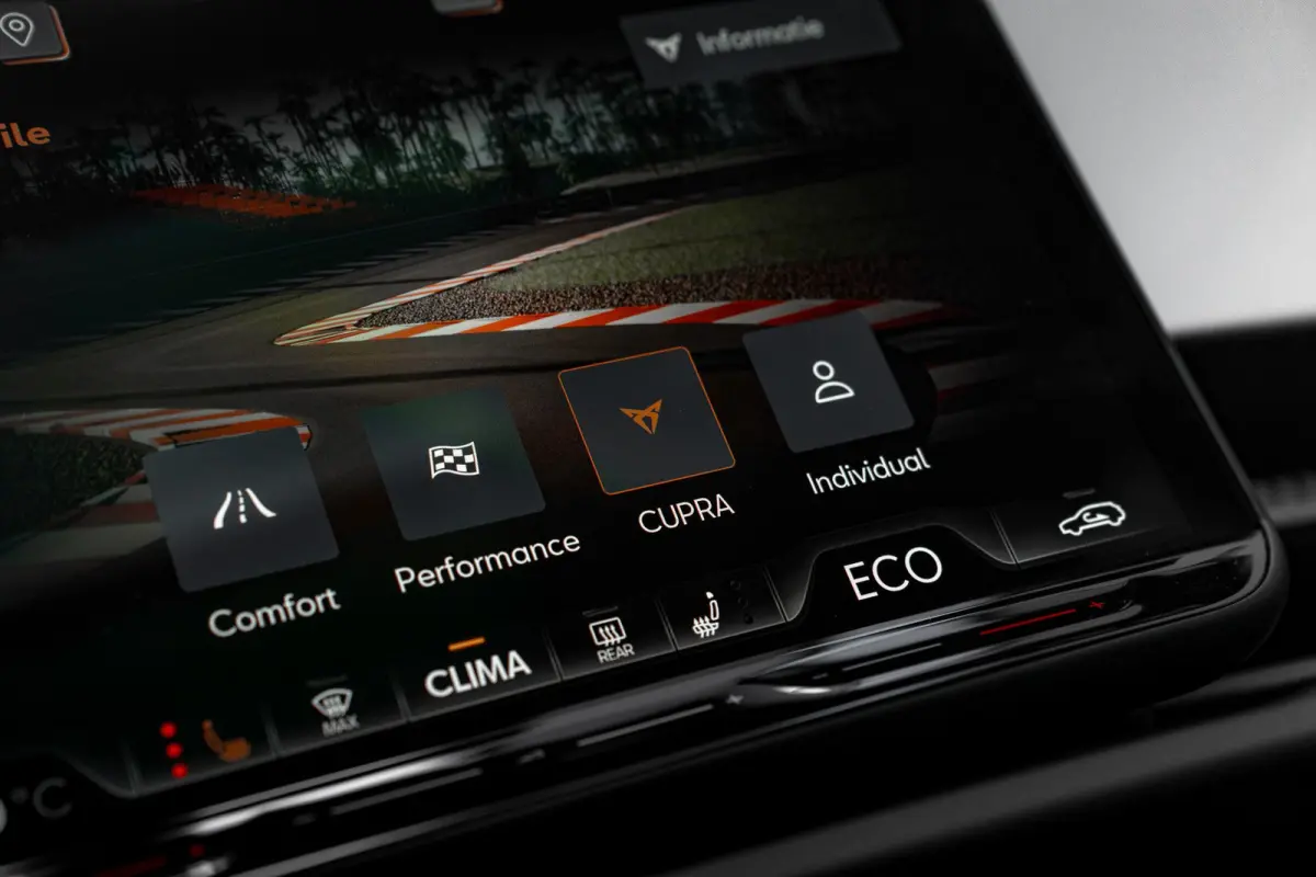 1.5 TSI e-Hybrid 272pk VZ Performance Garantie t/m 2030 | Trekhaak | Panoramadak | Sennheiser | Stuur & Stoelverwarming