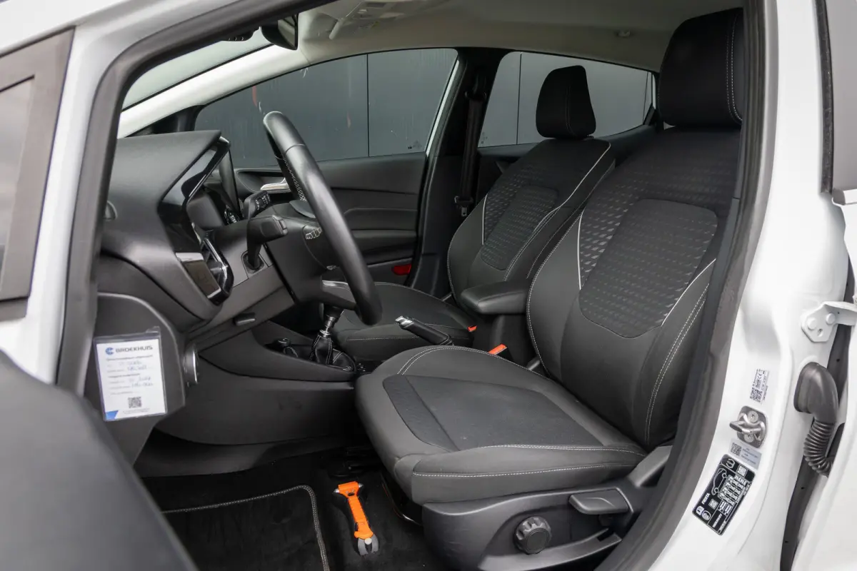 1.0 EcoBoost Titanium | 100% dealer onderhouden | Navigatie incl. bluetooth | Cruise control | Climate controle | DAB - audio