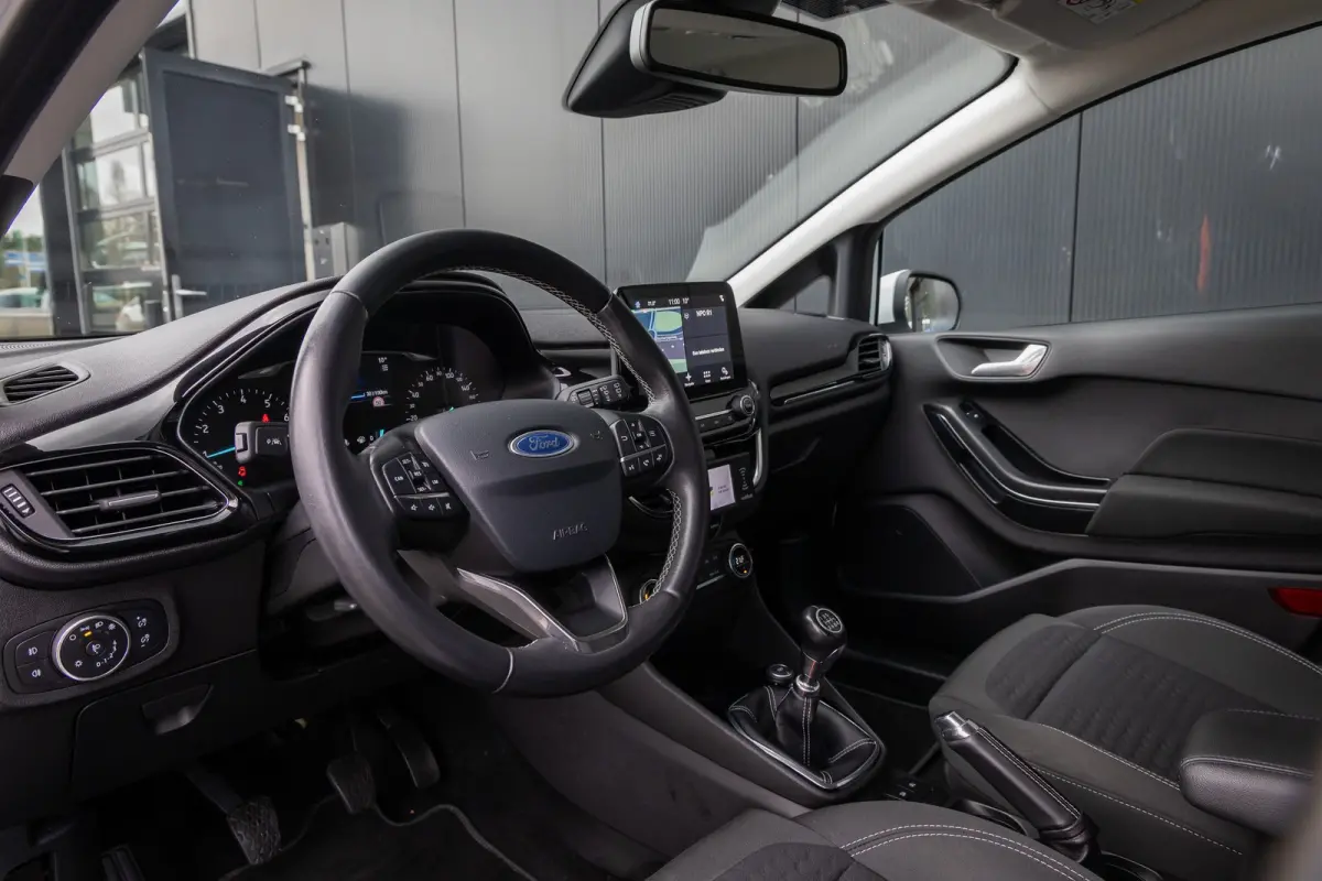 1.0 EcoBoost Titanium | 100% dealer onderhouden | Navigatie incl. bluetooth | Cruise control | Climate controle | DAB - audio