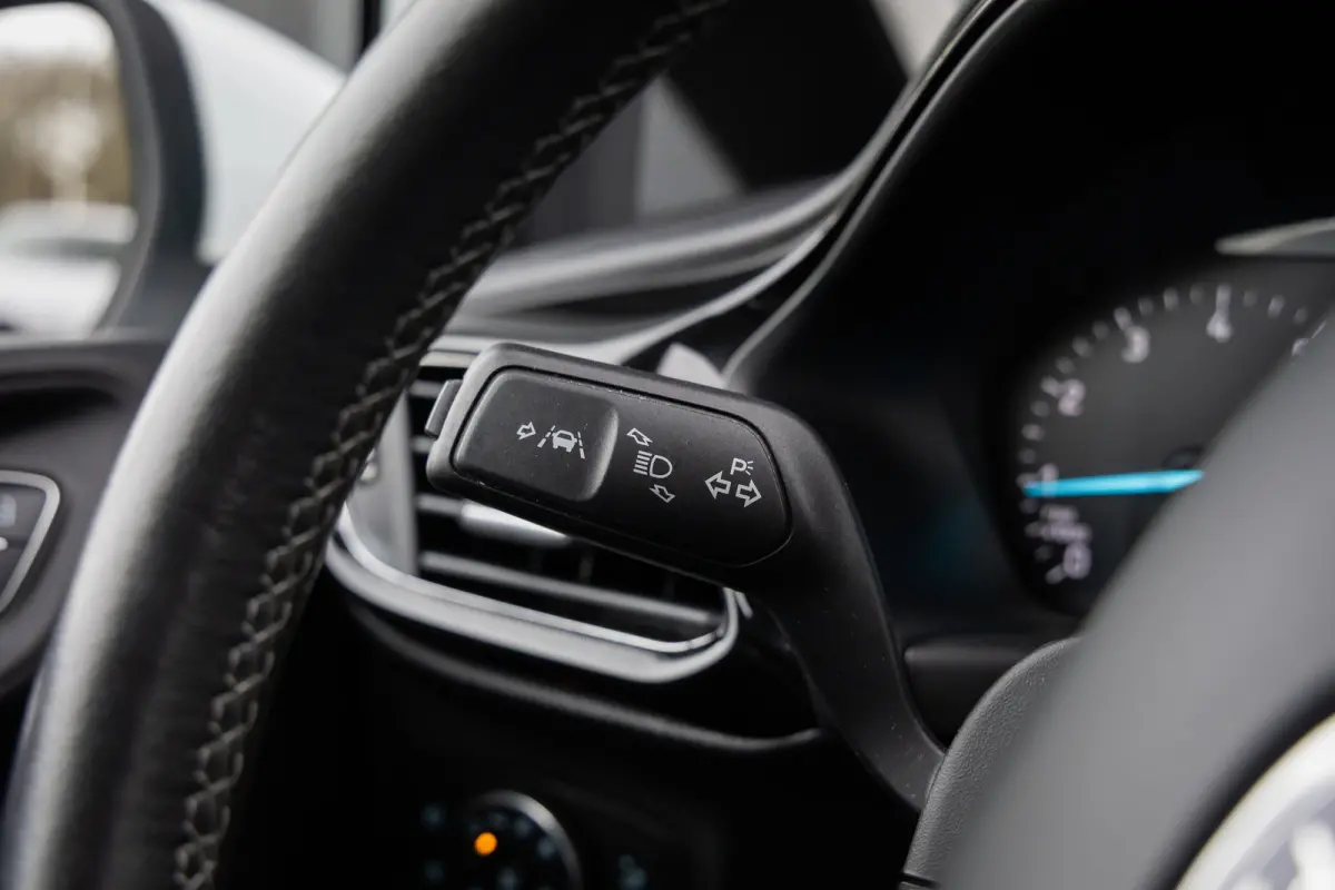 1.0 EcoBoost Titanium | 100% dealer onderhouden | Navigatie incl. bluetooth | Cruise control | Climate controle | DAB - audio
